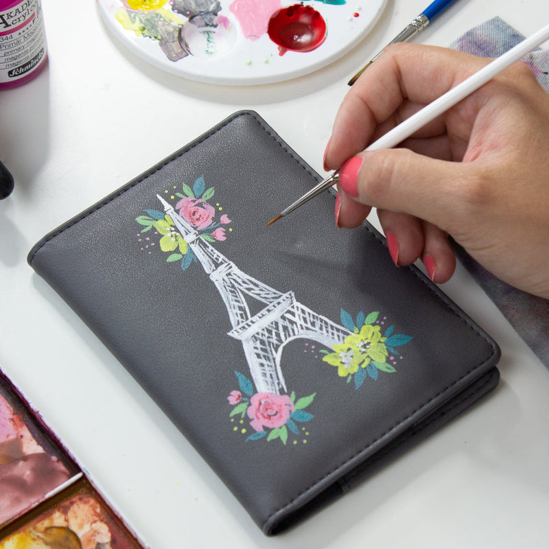 CHRISTIN STAPFF (Mädchenkunst) Reisepasshülle "Eiffelturm"